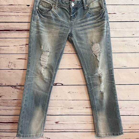 Almost Famous Distressed Low-Rise Straight Leg Jeans | Size 7 Juniors - Picture 1 of 7